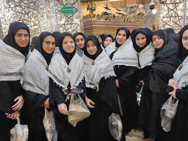 آیین بدرقه کاروان راهیان نور هنرستان بنت الزهرا هادی‌شهر 