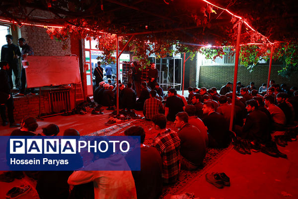 مراسم عزاداری شهادت خادم الرضا(ع) آیت‌الله سید ابراهیم رئیسی و همراهشان در مرکز آموزش عالی شهدای مکه