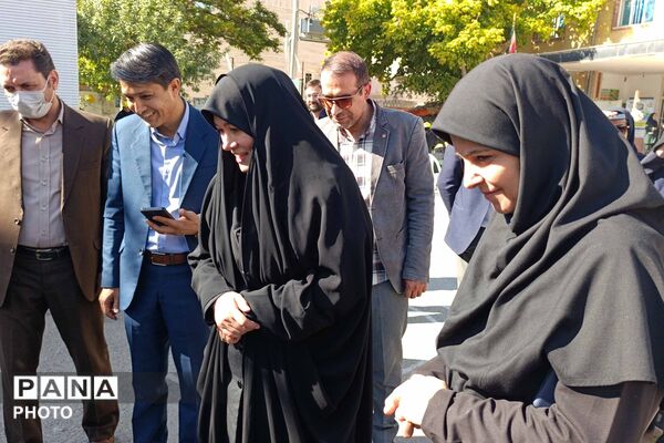 آیین گرامیداشت هفته بهداشت روان و تقدیر از همیاران مشاور در دبیرستان دخترانه رضوان برگزار شد