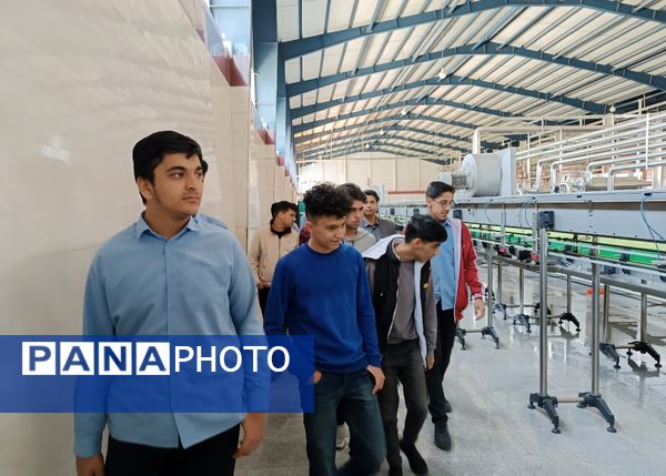 اردوی علمی دانش‌آموزان یازدهم انسانی دبیرستان نمونه آیت الله خامنه‌ای کاشمر 