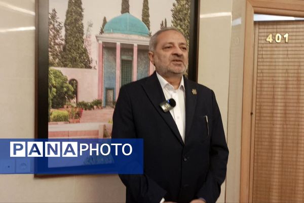 دیدار وزیر آموزش‌وپرورش با نماینده تشکل‌های دانش‌آموزی استان فارس