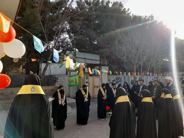 نمایشگاه باشکوه انقلاب با همت دانش‌آموزان خلاق و دغدغه‌مند برگزار شد