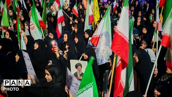 بیعت مردم نیشابور با سومین رهبر انقلاب اسلامی و اعلام بیزاری از دشمنان وطن