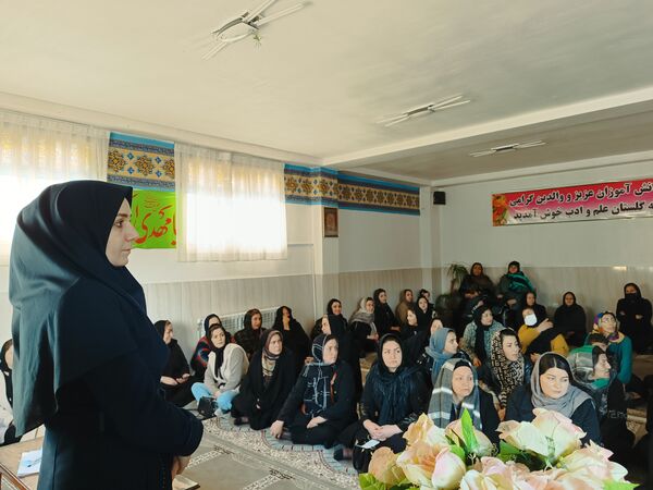 برگزاری جلسه آموزش خانواده در دبیرستان دخترانه نور اردبیل