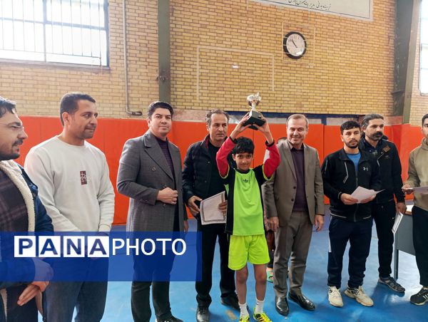  نایب قهرمانی تیم فوتسال مدرسه معلم آشخانه 