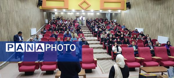 برگزاری جلسه انجمن اولیاء و مربیان دبیرستان نمونه دولتی فرزانگان شیروان