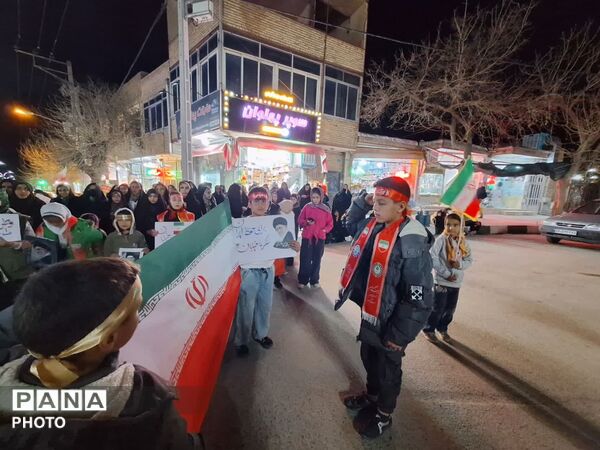 بیعت دانش‌آموزان پیشتاز شهر لایین با رهبر عزیز انقلاب