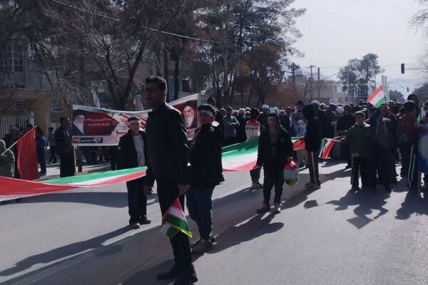 حضور با شکوه مردم زرقان در راهپیمایی 22 بهمن ماه