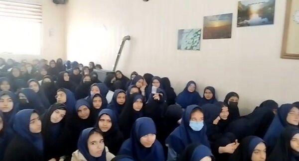 تقدیر از فعالین حجاب و عفاف در دبیرستان شاهد تکتم