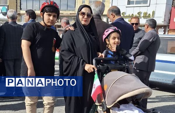 دختران آموزشگاه نوریه شهرستان جیرفت در راهپیمایی امروز