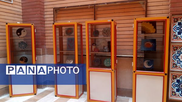 بازدید امام جمعه ملارد از نمایشگاه مشاغل هنرستان فنی و حرفه‌ای طوبی به مناسبت هفته سلامت و هفته معرفی مشاغل