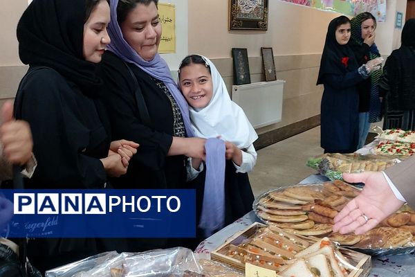 برگزاری جشنواره غذا در آموزشگاه الهام ناحیه دو شهرری 