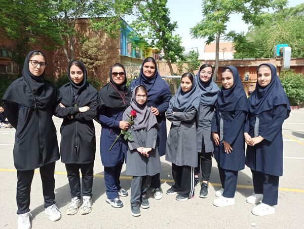 تجلیل از معلم و دختر ایرانی در بهار کرامت 