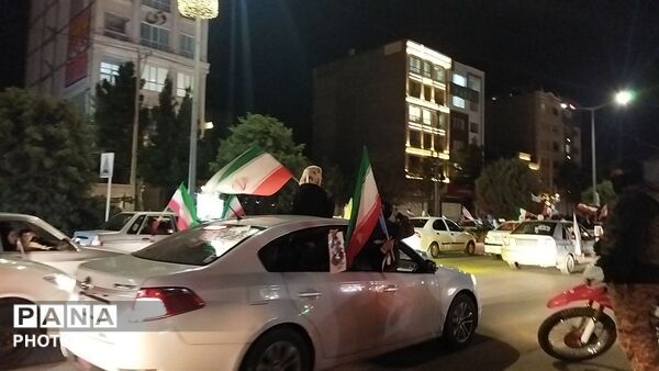 پرچم های ایران بر فراز بلوار فضل نیشابور قرار گرفت 