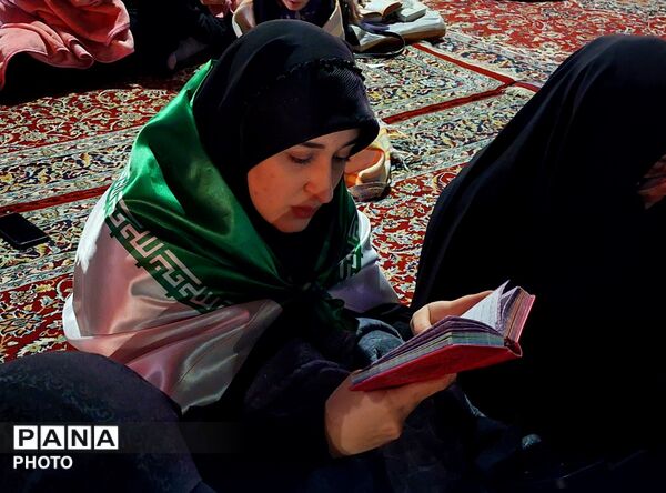 مردم کاشمر در کف خیابان و در هوای سرد احیا داشتند