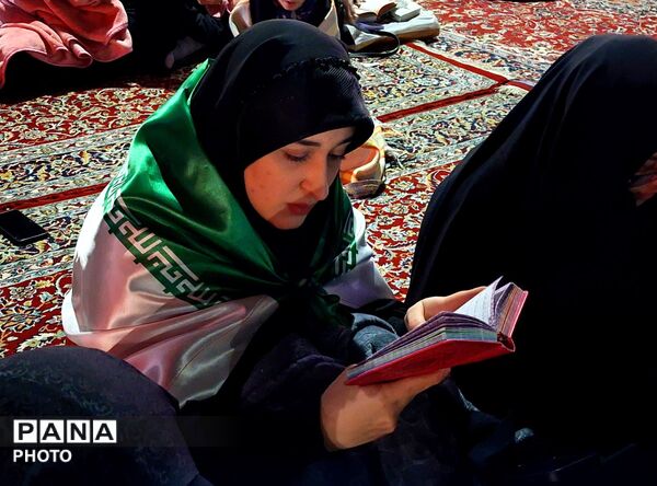 مردم کاشمر در کف خیابان و در هوای سرد احیا داشتند