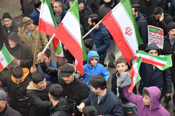  لبیک ملت ایران به فرمان رهبری