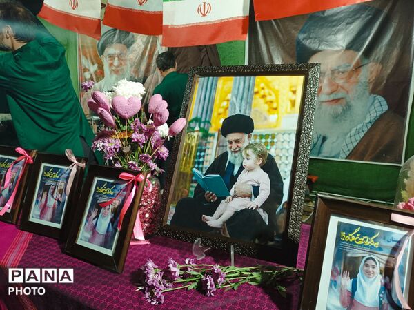 حضور دانش‌آموزان و نوجوانان در راهپیمایی شبانه اردبیل