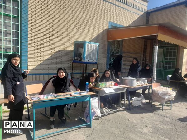 برپایی بازارچه دانش آموزی در مدرسه شهید رزمی خلیل آباد