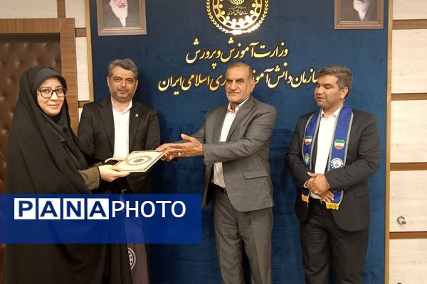 نشست فصلی و توان افزایی مأمورین و مسئولین سازمان دانش‌آموزی شهرستان‌های استان تهران 