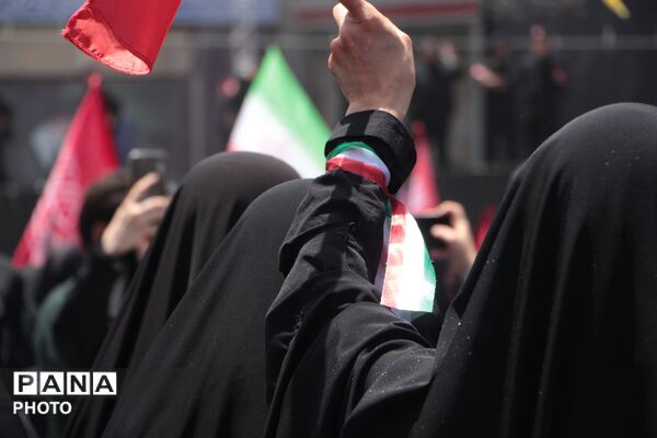 آخرین وداع با قائد شهید: پیکر مطهر آیت‌الله سیدعلی‌خامنه‌ای در میان سیل عاشقان به مصلی تهران رسید 