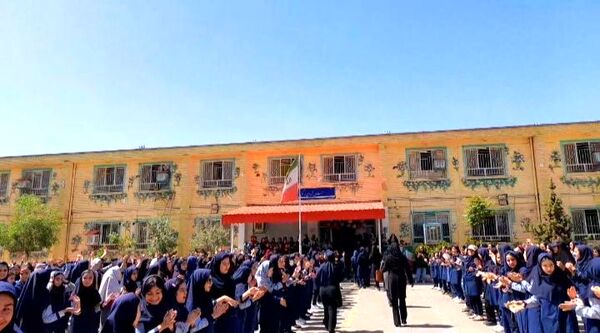 برگزاری جشن روز معلم در دبستان شهدای فرهنگی