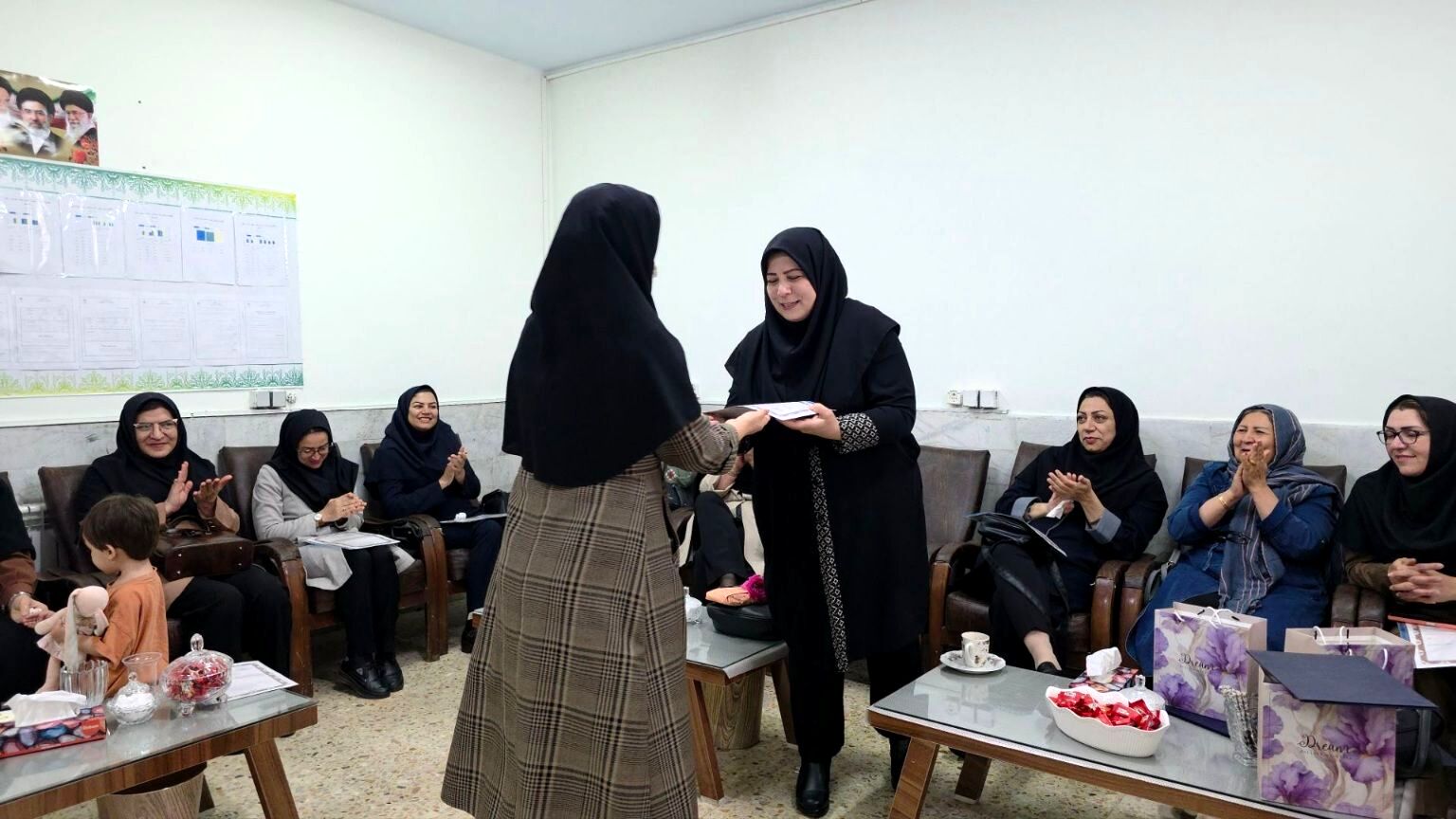 دبیرستان فاطمه‌الزهرا میزبان آیین خاطره‌سازان