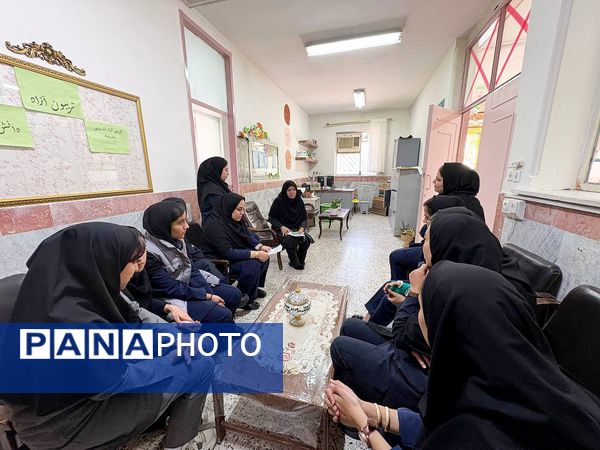 جلسه توجیهی ویژه دانش‌آموزان خبرنگار پانا در هنرستان تلاش