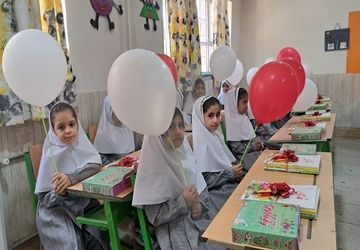 جشن شکوفه‌ها در دبستان هیئت امنایی مهدیه ۲