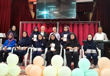جشن ستارگان و تجلیل از شاگردان برتر آموزشی و فرهنگی دبیرستان شاهد بحرینیان ناحیه۴ 