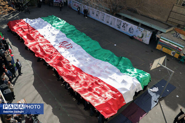 دانش‌آموزان حماسه‌ساز، از خون‌خواهی امام شهید عقب نخواهند نشست