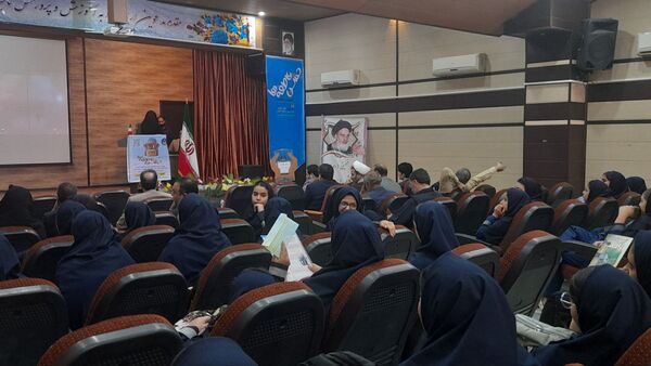 جشن عاطفه‌ها در آموزش و پرورش ناحیه ۲ خرم‌آباد