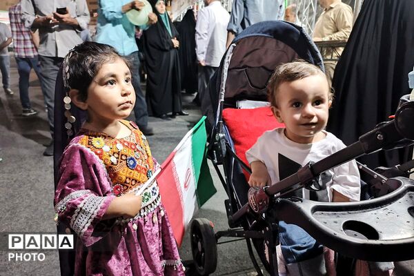 شور غدیر در میدان امام خامنه‌ای؛ اجتماع شبانه مردم شهرستان قدس جلوه‌ای از عشق به ولایت
