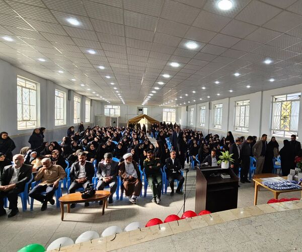 جشن مهر و مقاومت در دبیرستان حضرت زینب(س) ابرکوه برگزار شد