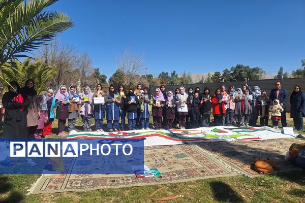 لذت نقاشی همگانی کنار دوستان در بوستان جنت شیراز 