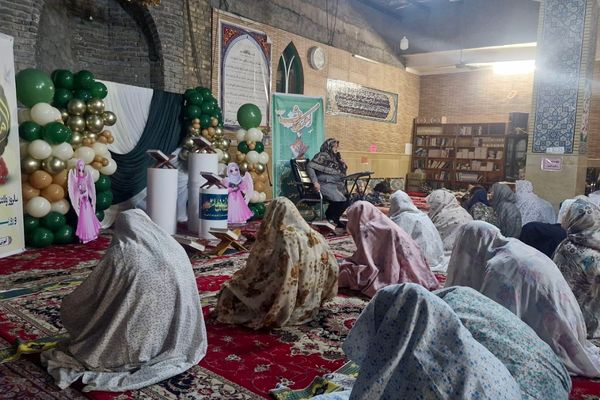 فشافویه میزبان خلوت عاشقانه دانش آموزان در نخستین روز اعتکاف همزمان با ولادت حضرت علی (ع)