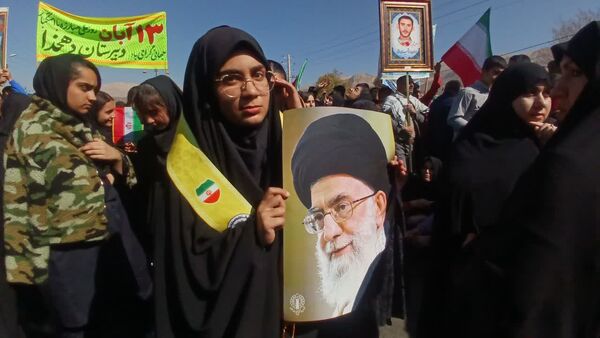 ۱۳ آبان؛ روز تجلیل از آگاهی، فداکاری و نقش‌آفرینی نسل جوان ایران