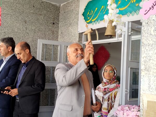 طلوع شکوفه‌های امید در دبستان امین زاده فاروج 