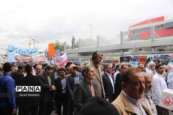 حضور مسئولان آموزش و پرورش خراسان رضوی در راهپیمایی روز قدس مشهد