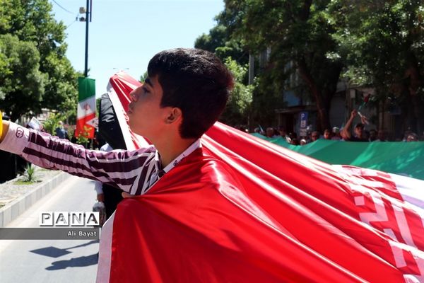 راهپیمایی مردم همدان در آخرین جمعه ماه رمضان