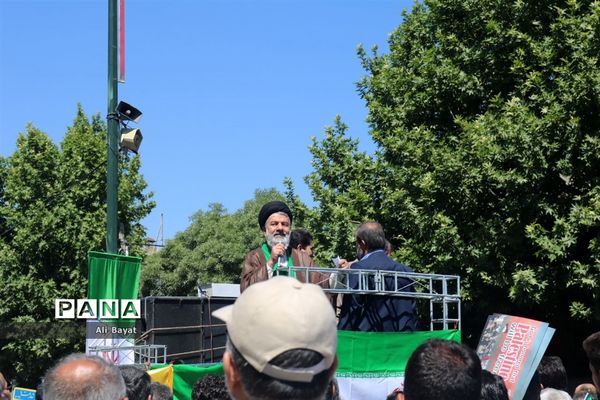 راهپیمایی مردم همدان در آخرین جمعه ماه رمضان