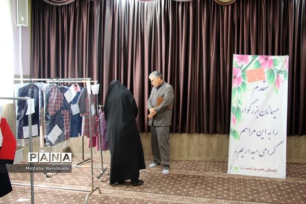 بازدید رئیس سازمان دانش‌آموزی خراسان رضوی از نمایشگاه‌های لباس فرم دانش‌آموزی نواحی مشهد