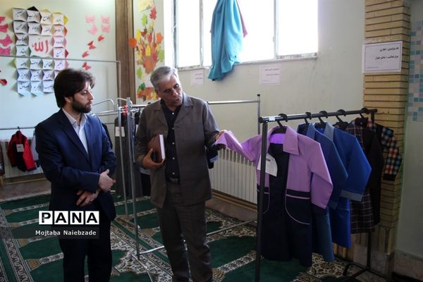 بازدید رئیس سازمان دانش‌آموزی خراسان رضوی از نمایشگاه‌های لباس فرم دانش‌آموزی نواحی مشهد