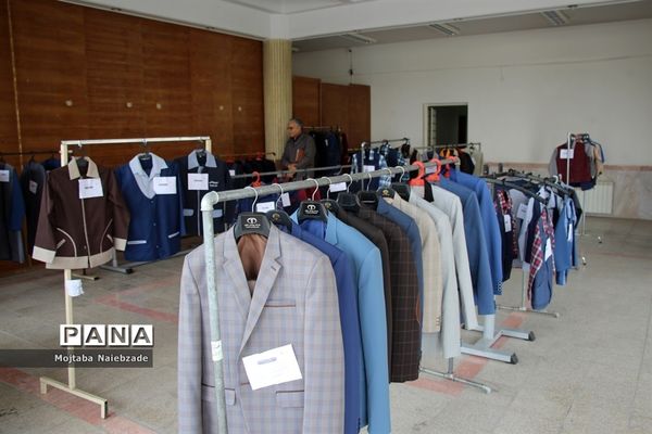 بازدید رئیس سازمان دانش‌آموزی خراسان رضوی از نمایشگاه‌های لباس فرم دانش‌آموزی نواحی مشهد