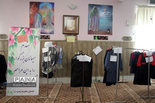 بازدید رئیس سازمان دانش‌آموزی خراسان رضوی از نمایشگاه‌های لباس فرم دانش‌آموزی نواحی مشهد