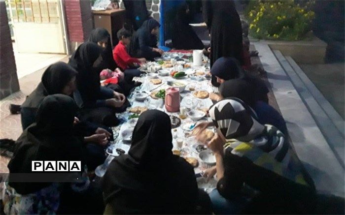 برگزاری ضیافت افطاری ویژه دبیران