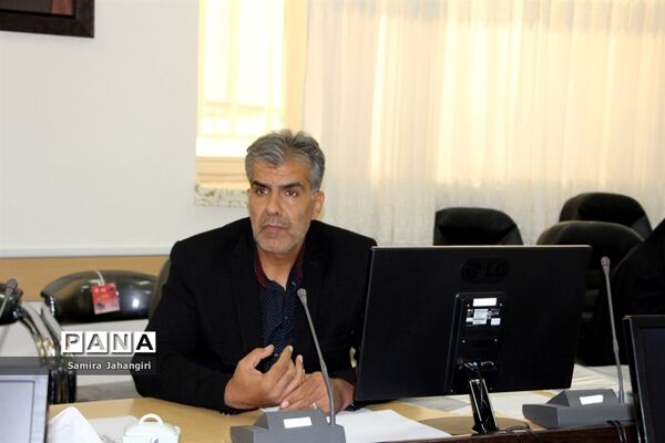 دومین جلسه کارگروه طرح مدیریت ،ساماندهی ونظارت برلباس فرم دانش آموزان