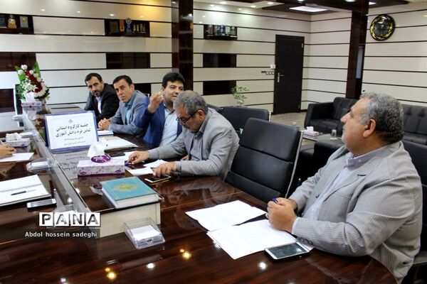 جلسه کار گروه استانی لباس فرم دانش‌آموزی استان بوشهر