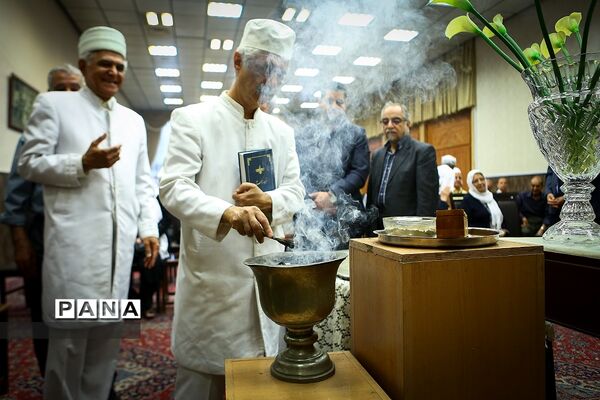 نیایش و ادای احترام  زرتشتیان در سی امین سالگرد ارتحال حضرت امام خمینی (ره)
