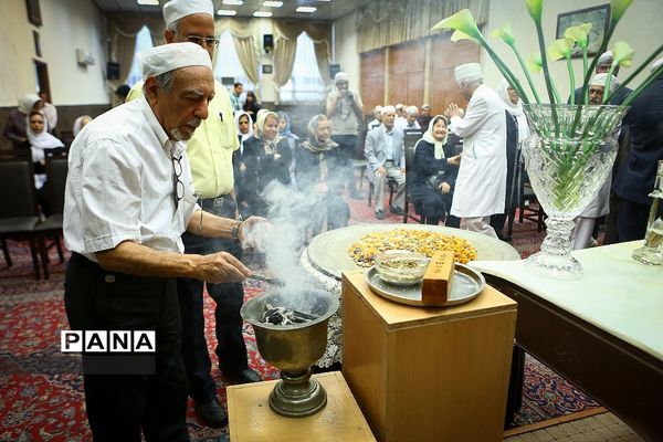 نیایش و ادای احترام  زرتشتیان در سی امین سالگرد ارتحال حضرت امام خمینی (ره)